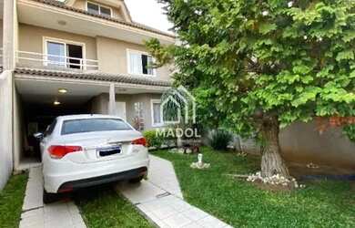 Imagem: A casa possui 4 Dormitórios, 3 Banheiros, 3 Vagas na garagem