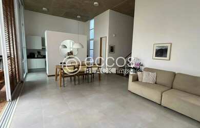 Imagem: A casa possui 3 Dormitórios, 5 Banheiros, 4 Vagas na garagem