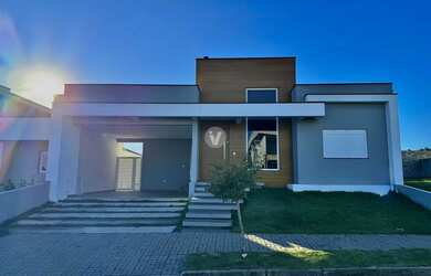 Imagem: A casa em condomínio possui 3 Dormitórios, 3 Banheiros, 4