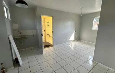 Imagem: O apartamento possui 3 Dormitórios, 1 Banheiro, 1 Vaga na garagem