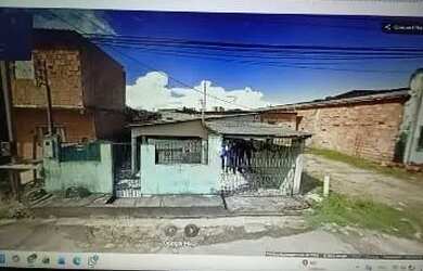 Imagem: A casa possui 3 Dormitórios, 1 Banheiro, 1 Vaga na garagem