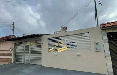 Imagem: A casa possui 3 Dormitórios, 4 Banheiros, 3 Vagas na garagem