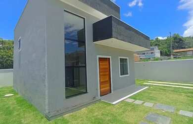 Imagem: A casa possui 2 Dormitórios, 2 Banheiros, 2 Vagas na garagem