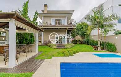 Imagem: A casa em condomínio possui 4 Dormitórios, 5 Banheiros, 5