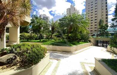 Imagem: O apartamento possui 5 Dormitórios, 3 Banheiros, 2 Vagas na