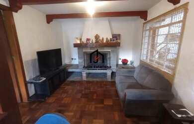 Imagem: A casa possui 5 Dormitórios, 4 Banheiros, 4 Vagas na garagem