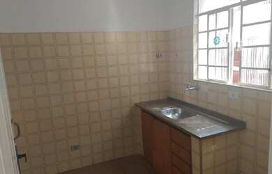 Imagem: A casa possui 2 Dormitórios, 1 Banheiro, 76m² de Área, Varanda