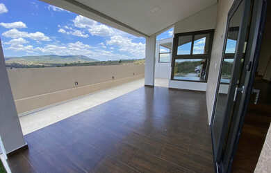 Imagem: A casa em condomínio possui 3 Dormitórios, 3 Banheiros, 2