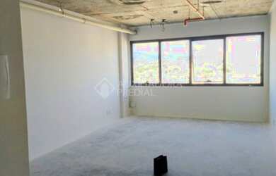 Imagem: O depósito possui 1 Vaga na garagem, 39m² de Área e Imóvel