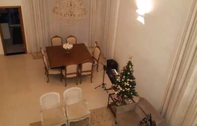 Imagem: A casa em condomínio possui 4 Dormitórios, 5 Banheiros, 4