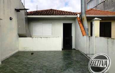 Imagem: A casa possui 3 Dormitórios, 1 Banheiro, 2 Vagas na garagem