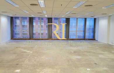 Imagem: O depósito possui 353m² de Área e está localizado em Centro