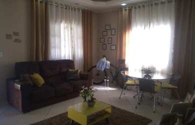 Imagem: A casa possui 2 Dormitórios, 1 Banheiro, 5 Vagas na garagem