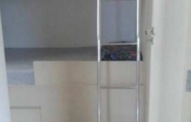 Imagem: O apartamento possui 2 Dormitórios, 1 Banheiro, 1 Vaga na garagem