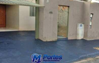 Imagem: A casa possui 2 Dormitórios, 1 Banheiro, 1 Vaga na garagem