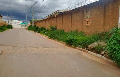 Imagem: O terreno possui 15000m² de Área e está localizado em Parque