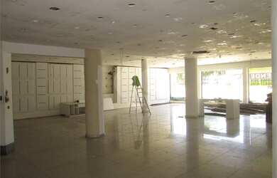 Imagem: O depósito possui 5 Vagas na garagem, 631m² de Área e está