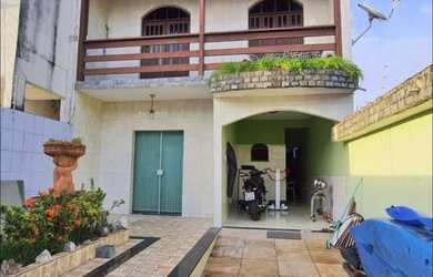 Imagem: A casa possui 3 Dormitórios, 2 Banheiros, 2 Vagas na garagem