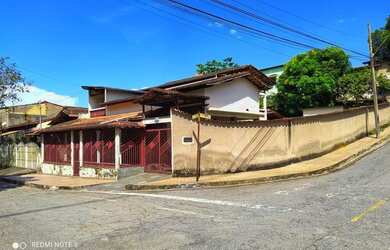 Imagem: A casa possui 3 Dormitórios, 4 Banheiros, 4 Vagas na garagem