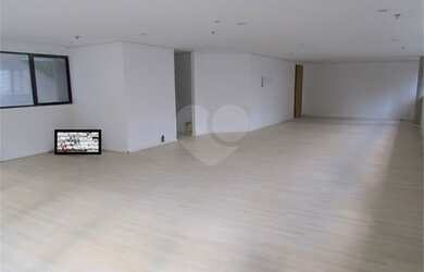 Imagem: O depósito possui 2 Vagas na garagem, 85m² de Área e Imóvel