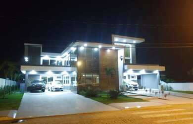 Imagem: A casa em condomínio possui 4 Dormitórios, 5 Banheiros, 5