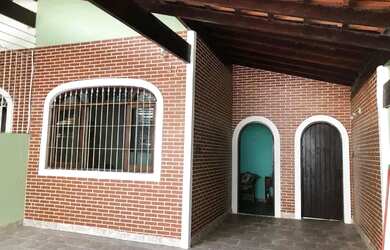 Imagem: A casa possui 2 Dormitórios, 3 Banheiros, 3 Vagas na garagem