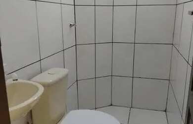 Imagem: A casa possui 4 Dormitórios, 4 Banheiros, 4 Vagas na garagem