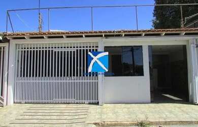 Imagem: A casa possui 3 Dormitórios, 2 Banheiros, 128m² de Área e