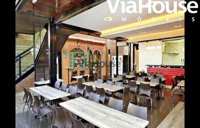 Imagem: O depósito possui 1 Vaga na garagem, 250m² de Área e está