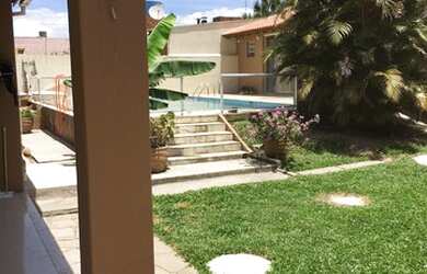 Imagem: A casa possui 3 Dormitórios, 1 Banheiro, 3 Vagas na garagem