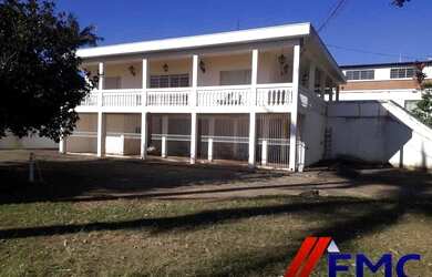 Imagem: A casa à venda possui 4 Dormitórios, 4 Banheiros, 3 Vagas