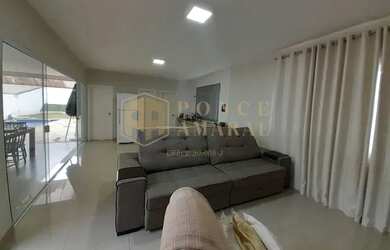 Imagem: A casa possui 3 Dormitórios, 4 Banheiros, 2 Vagas na garagem