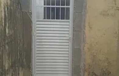 Imagem: A casa possui 1 Dormitório, 1 Banheiro e está localizado