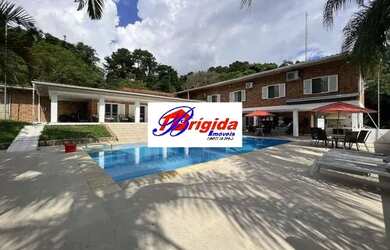 Imagem: A casa em condomínio possui 5 Dormitórios, 5 Banheiros, 5