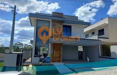 Imagem: A casa em condomínio possui 4 Dormitórios, 3 Banheiros, 4