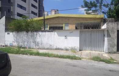 Imagem: A casa possui 5 Dormitórios, 5 Banheiros, 2 Vagas na garagem