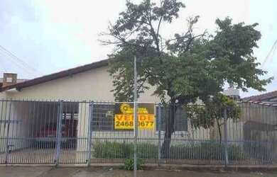 Imagem: A casa possui 4 Dormitórios, 2 Banheiros, 2 Vagas na garagem