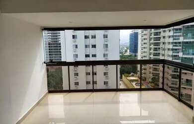 Imagem: O apartamento possui 4 Dormitórios, 1 Banheiro, 1 Vaga na garagem