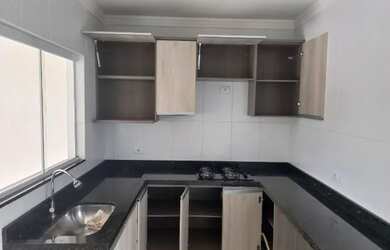 Imagem: A casa em condomínio possui 2 Dormitórios, 3 Banheiros, 2