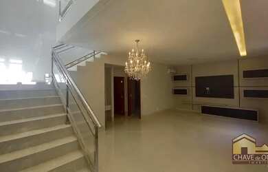 Imagem: A casa em condomínio possui 4 Dormitórios, 5 Banheiros, 3