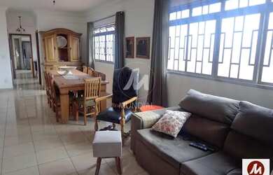 Imagem: O depósito possui 3 Vagas na garagem, 200m² de Área e está