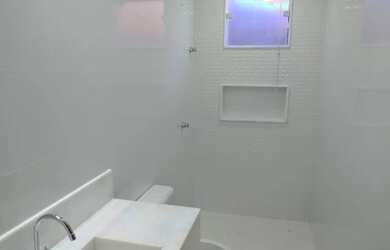 Imagem: A casa possui 2 Dormitórios, 2 Banheiros, 1 Vaga na garagem