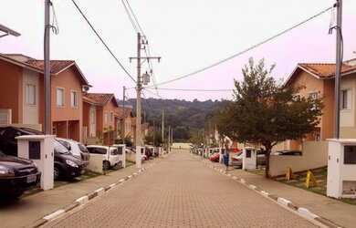 Imagem: A casa em condomínio possui 3 Dormitórios, 2 Banheiros, 2