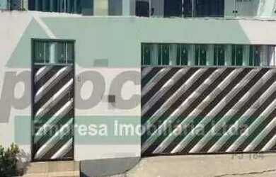 Imagem: A casa possui 5 Dormitórios, 1 Banheiro, 3 Vagas na garagem