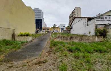 Imagem: O terreno possui 933m² de Área e está localizado em Centro
