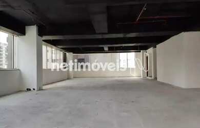 Imagem: O depósito possui 5 Vagas na garagem e 269m² de Área e está