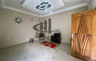 Imagem: A casa possui 3 Dormitórios, 3 Banheiros, 5 Vagas na garagem