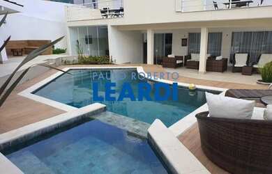 Imagem: A casa em condomínio à venda possui 5 Dormitórios, 5 Banheiros