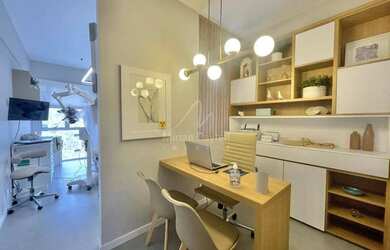 Imagem: O depósito possui 5 Vagas na garagem, 152m² de Área e está