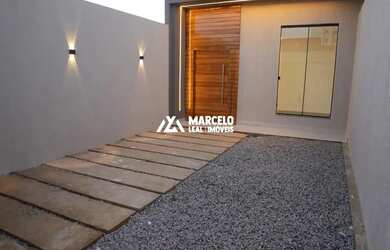 Imagem: A casa possui 3 Dormitórios, 2 Banheiros, 2 Vagas na garagem